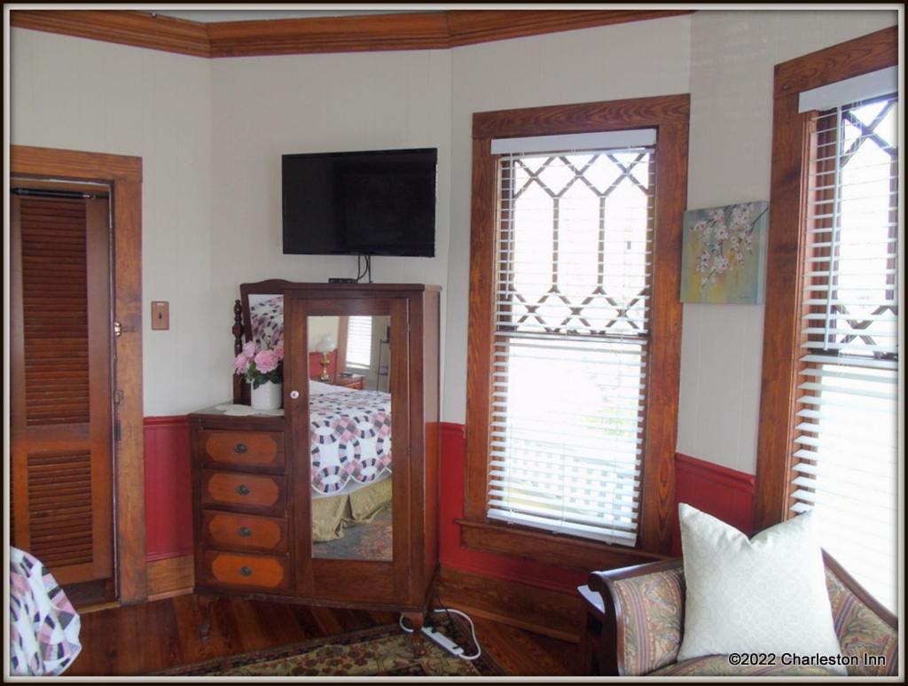 The Charleston Inn Hendersonville Nc Екстериор снимка