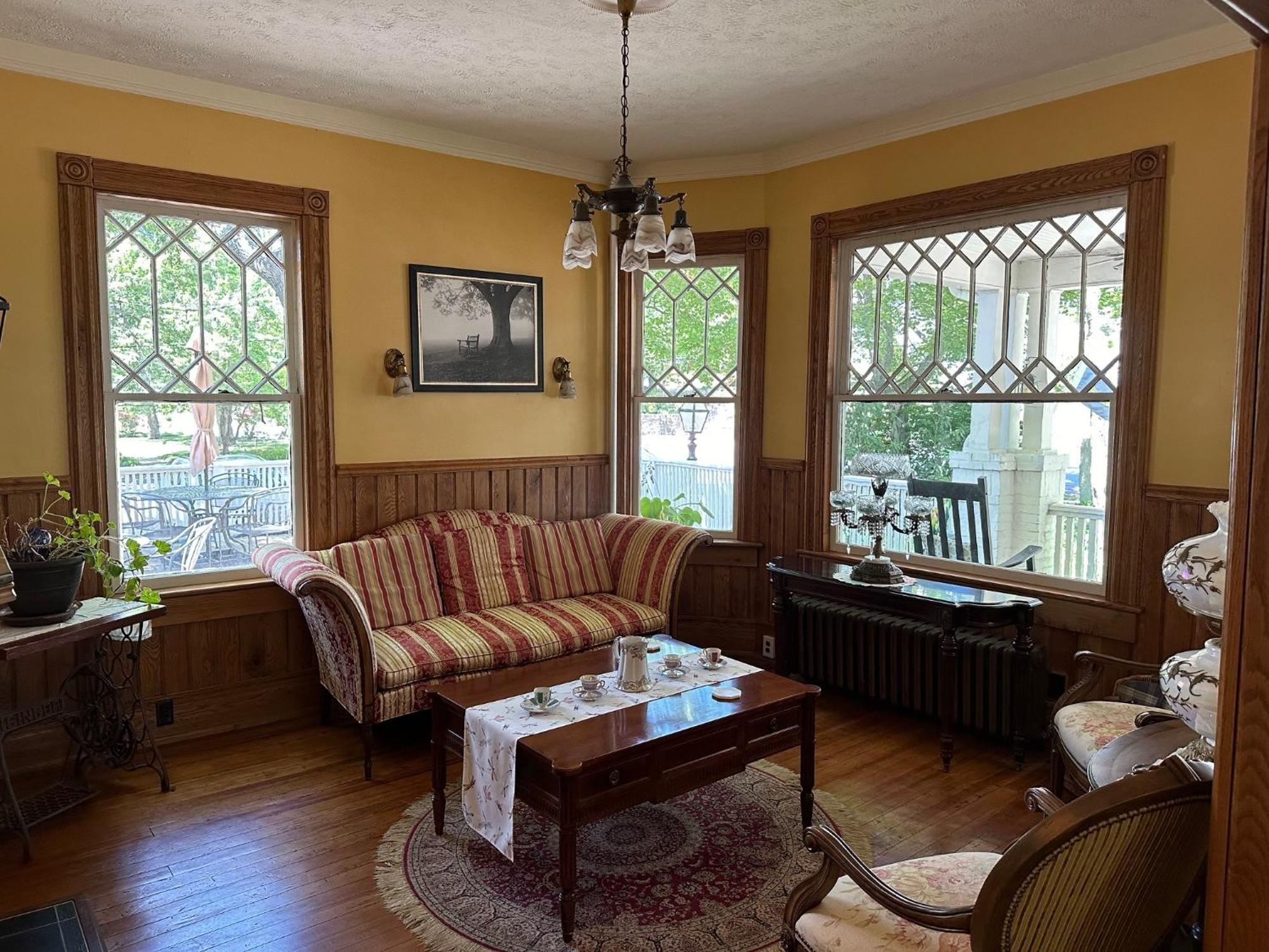 The Charleston Inn Hendersonville Nc Екстериор снимка